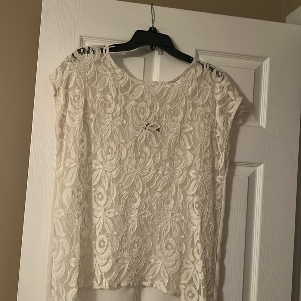 Beautiful ivory sheer top with lace front